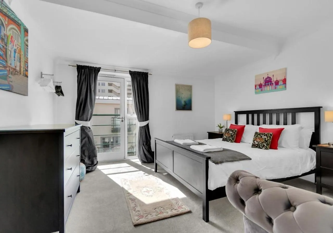 Holiday home Golden Sunset House With Free Parking By My Getaways Villa Brighton