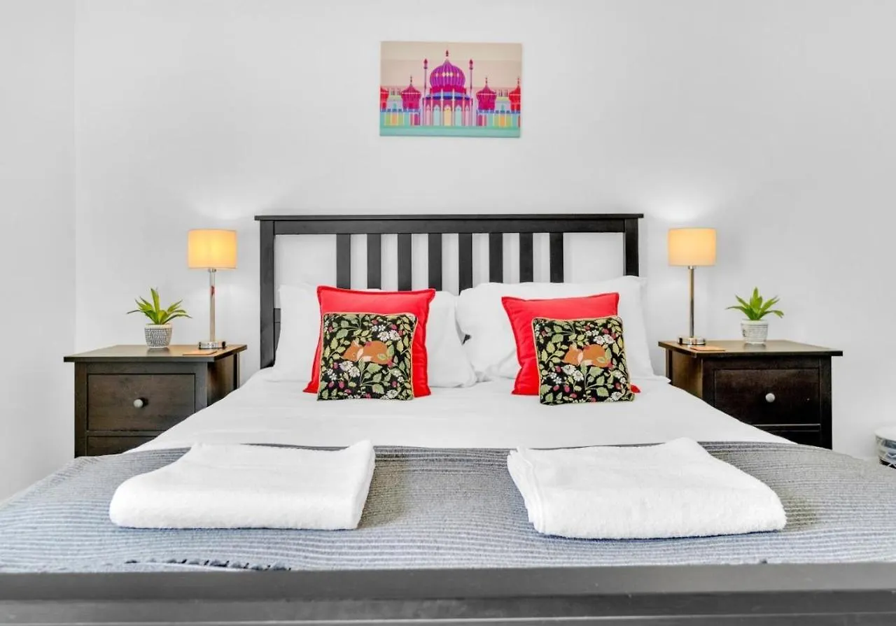 Golden Sunset House With Free Parking By My Getaways Vila Brighton